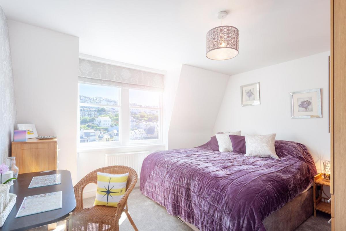 Apartment No 5 Compass - *